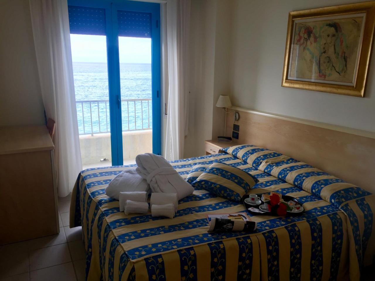Sea Palace Hotel 4*