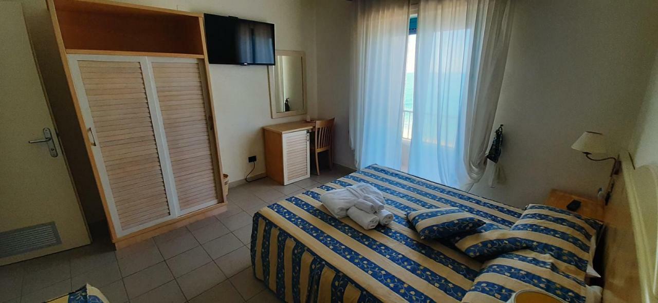 Sea Palace 4*
